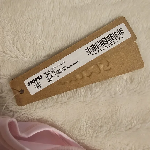 SKIMS Fits Everybody boy short - Picture 4 of 4